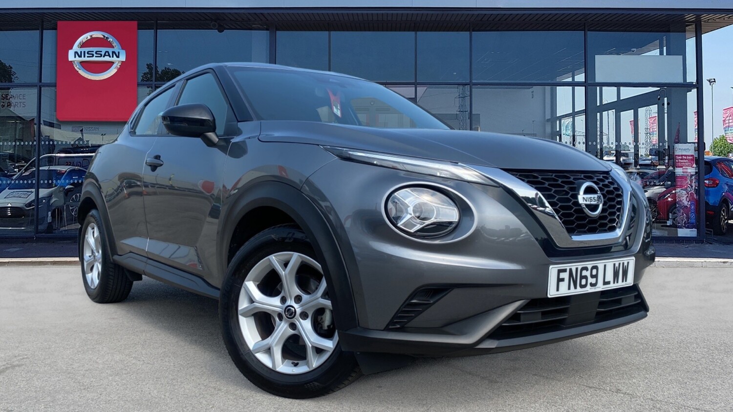 Used Nissan Juke Dig T Acenta Dr Petrol Hatchback For Sale Macklin Motors